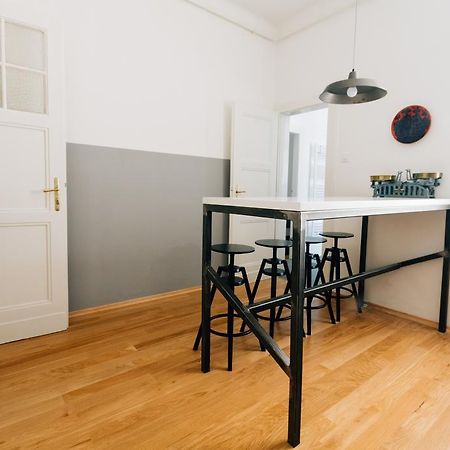 Mazuranic Square Apartment 萨格勒布 客房 照片