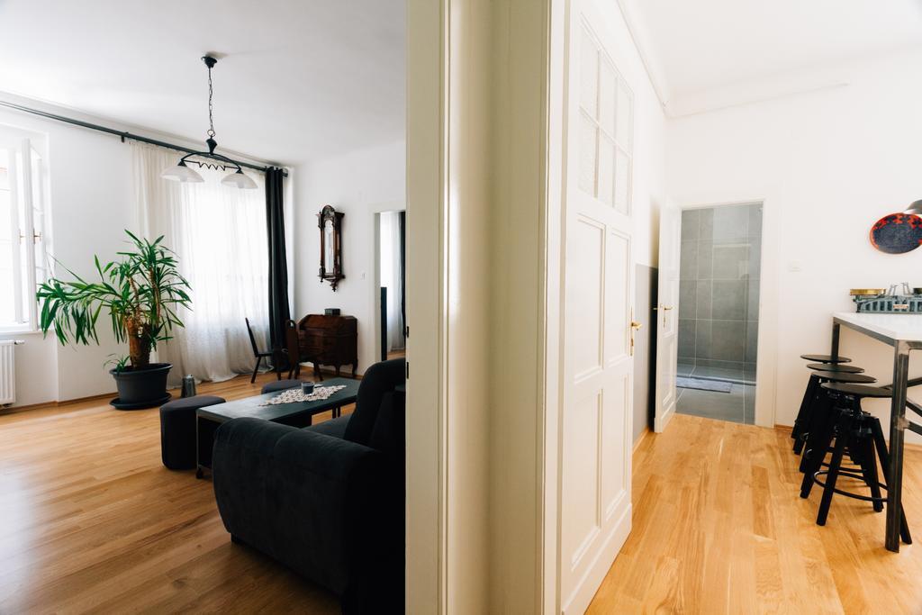 Mazuranic Square Apartment 萨格勒布 客房 照片